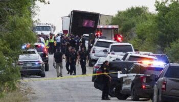 Declaran culpables a dos hombres relacionados con muerte de 53 migrantes en Texas
