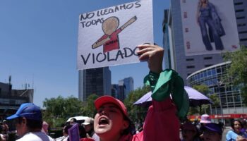 Protestan contra Cuauhtémoc Blanco en CDMX