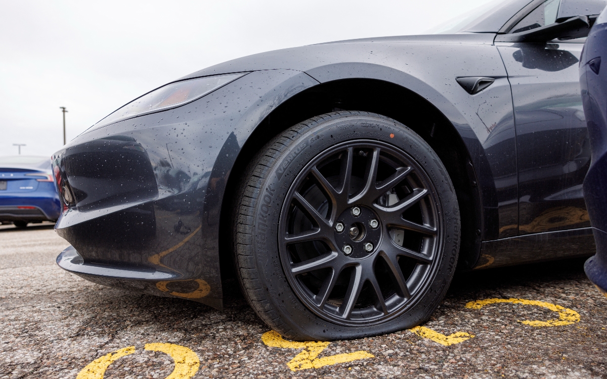 Vandalizan al menos 80 autos de Tesla en Canadá en protesta contra Elon Musk