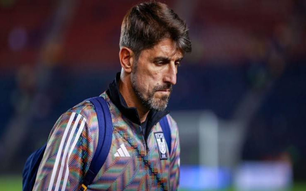 Devora Tigres de la UANL a su técnico Veljko Paunovic | Video