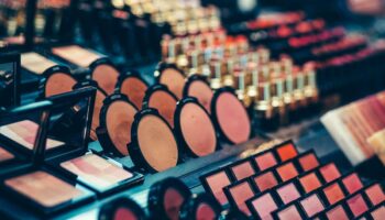 Los cosméticos volvieron a ser en 2024 los productos más peligrosos en la UE