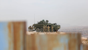 Trump ordena al Ejército de EU tomar el control de franja paralela a la frontera con México