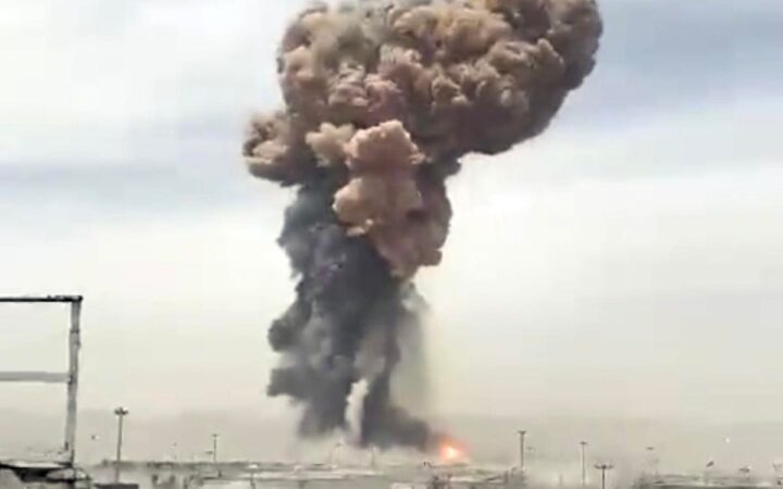 Al menos cuatro muertos y más de 500 heridos en la explosión en un puerto iraní Al menos cuatro muertos y más de 500 heridos en la explosión en un puerto iraní