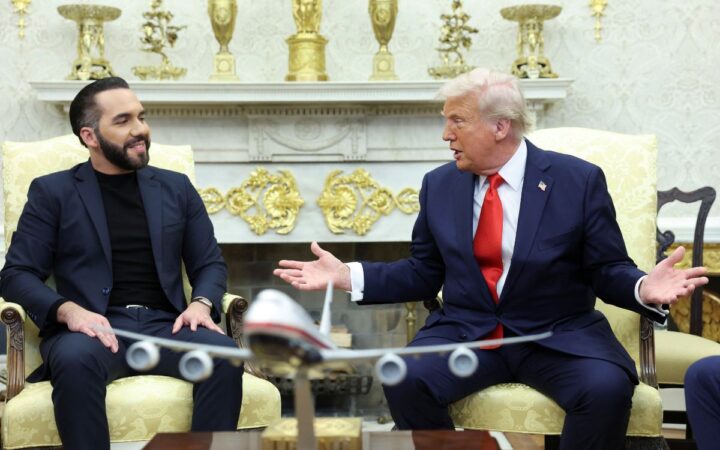 Trump agradece a Bukele por aceptar y detener a migrantes expulsados de EU Trump agradece a Bukele por aceptar y detener a migrantes expulsados de EU