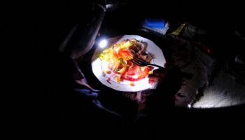Apagón en España | Regresa la luz en algunas zonas; gobierno no descarta ninguna hipótesis