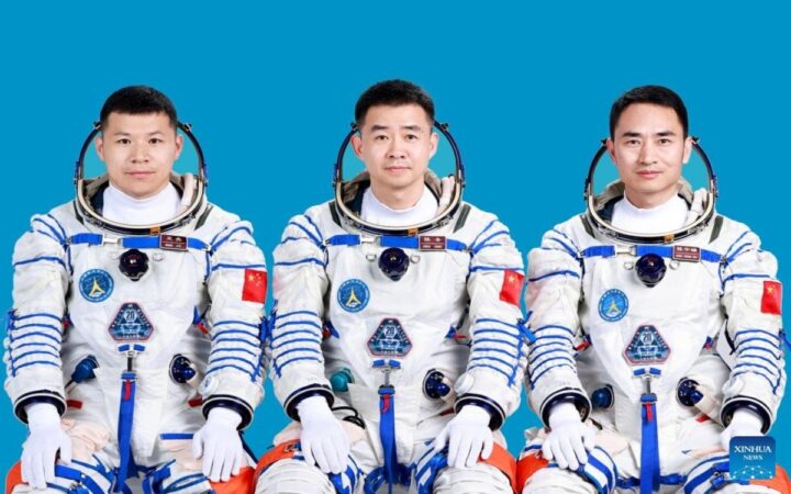 Viajan tres astronautas a la estación espacial china | Video Viajan tres astronautas a la estación espacial china | Video