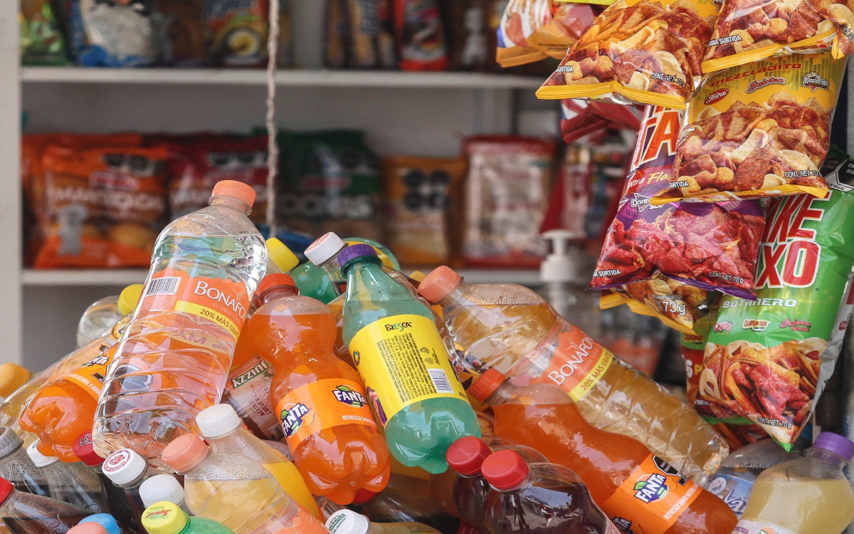 Niños consumen 500 calorías diarias de comida chatarra en la escuela: Calvillo