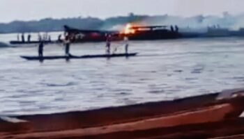 Video | Al menos 148 personas mueren tras incendiarse un barco en el Congo