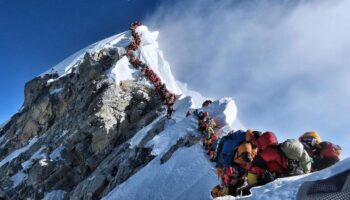 Permitirán escalar el Everest sólo a escaladores experimentados | Video