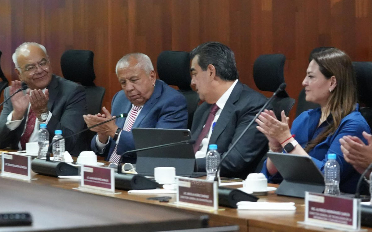 Francisco Garduño entrega el mando del INM a Sergio Salomón