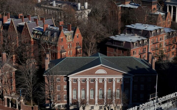 Trump insiste en que Harvard debería facilitar a su Gobierno datos de sus estudiantes Trump insiste en que Harvard debería facilitar a su Gobierno datos de sus estudiantes