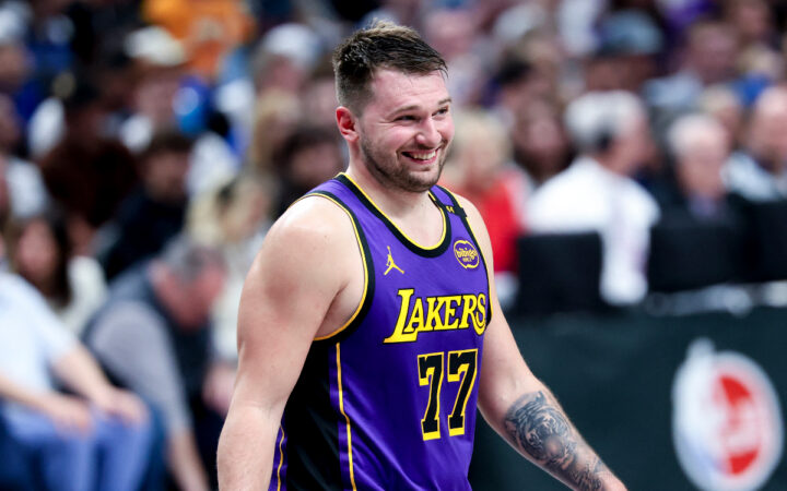 Luka Doncic renueva con los Lakers por tres temporadas y 165 millones Luka Doncic renueva con los Lakers por tres temporadas y 165 millones