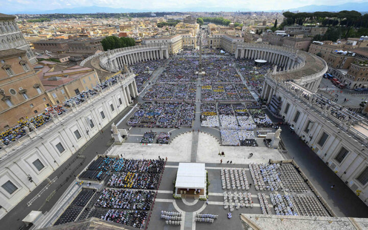 'Debemos acoger su legado y hacerlo vida': Parolin en la multitudinaria misa de luto por Francisco 'Debemos acoger su legado y hacerlo vida': Parolin en la multitudinaria misa de luto por Francisco