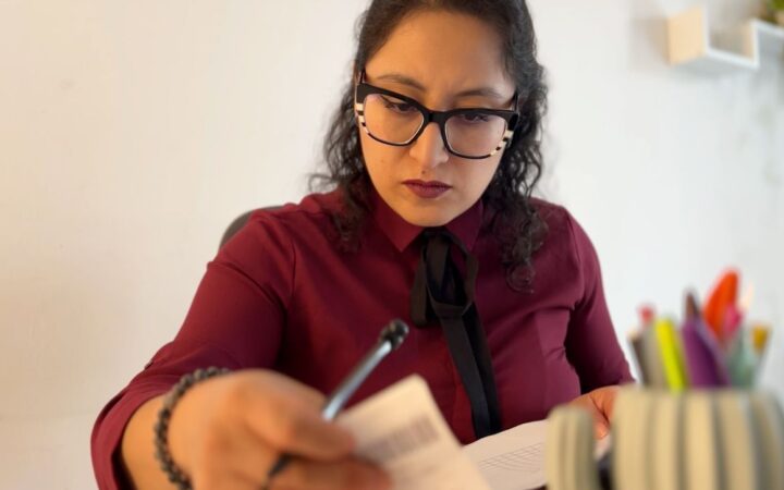 ¿Por qué ser mujer reduce tu salario en México? UNAM explica
