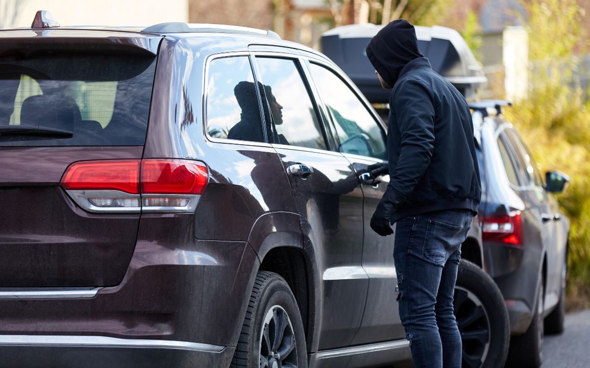¿Dejaste tu computadora en el coche? Así lo saben los ladrones sin siquiera mirar dentro ¿Dejaste tu computadora en el coche? Así lo saben los ladrones sin siquiera mirar dentro
