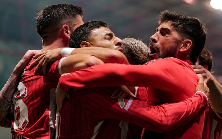 Toluca, con un jugador menos, elimina al Monterrey y avanza a semifinales Toluca, con un jugador menos, elimina al Monterrey y avanza a semifinales