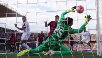 Barcelona remonta para vencer 4-3 al Real Madrid