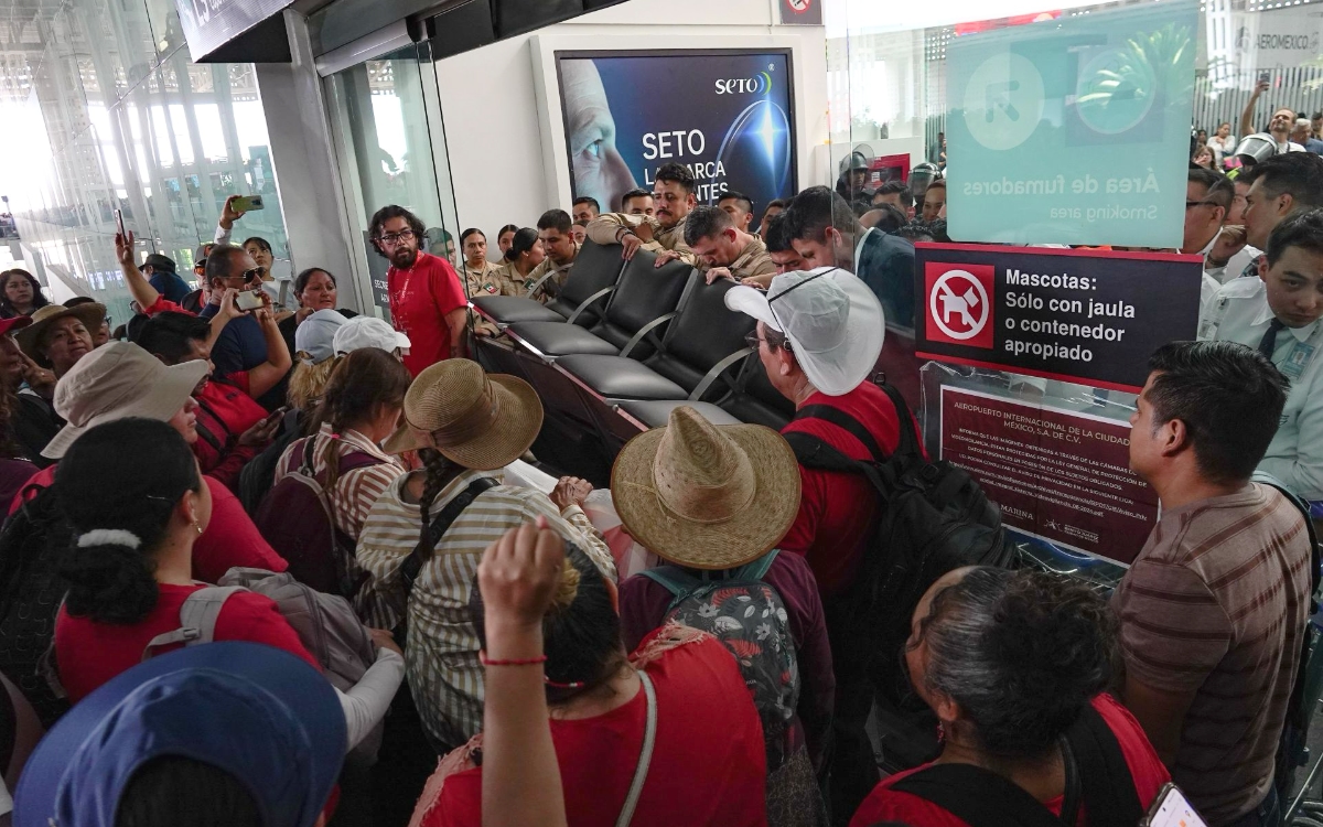 Videos | CNTE levanta bloqueo de la T1 y T2 del AICM Videos | CNTE levanta bloqueo de la T1 y T2 del AICM