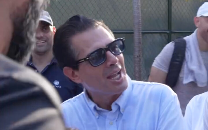 Peña Nieto reaparece, ahora junto a un mago