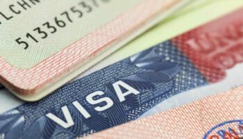 Gobierno de Trump elimina la extensión automática de los permisos de trabajo para ciertos migrantes