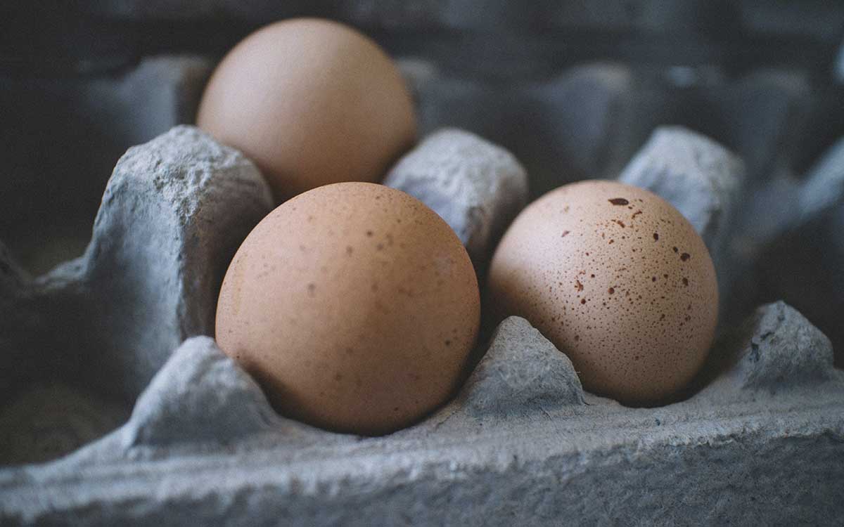 ¿Cuánto tiempo puedes guardar huevos crudos, cocidos o en omelet en el refri sin riesgo de intoxicación?
