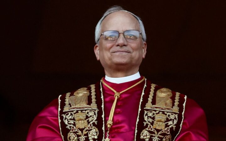 nuevo-papa-leon-14-xiv-robert-prevost-vaticano-habemus-papam-humo-blanco-080525-2-1-720x450