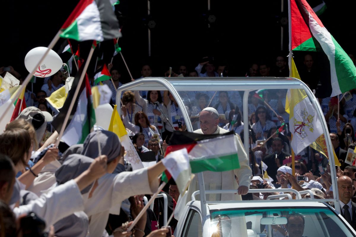 Un papamóvil de Francisco se convertirá en clínica para los niños de Gaza