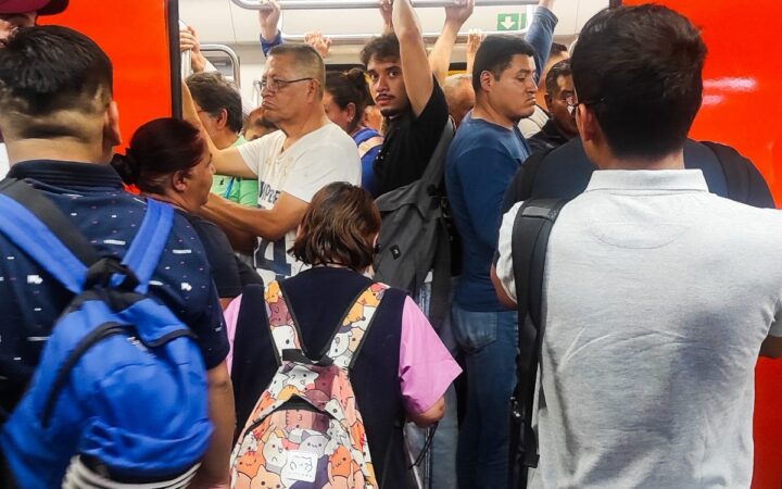 ¡Planea tu viaje! Metro cierra estaciones por protestas este viernes