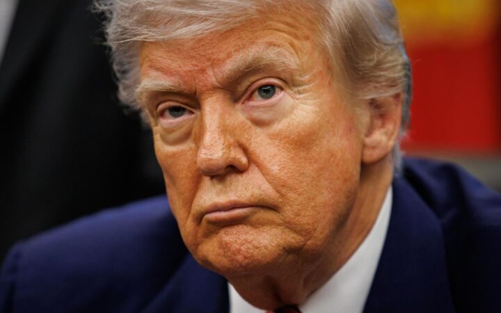 Trump amenaza con multar al estado de California por dejar competir a una atleta transgénero Trump amenaza con multar al estado de California por dejar competir a una atleta transgénero