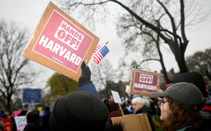 Trump da ultimátum a Harvard si quiere matricular a extranjeros; esto tiene que hacer la Universidad Trump da ultimátum a Harvard si quiere matricular a extranjeros; esto tiene que hacer la Universidad