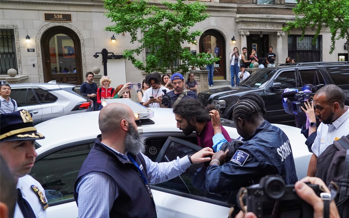 Videos | Policía entra a la Universidad de Columbia para “expulsar” a manifestantes pro-Palestina