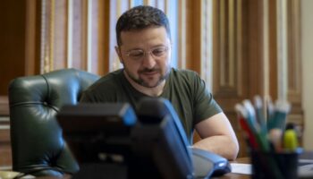 Zelenski, primer líder extranjero en hablar con León XIV | Video