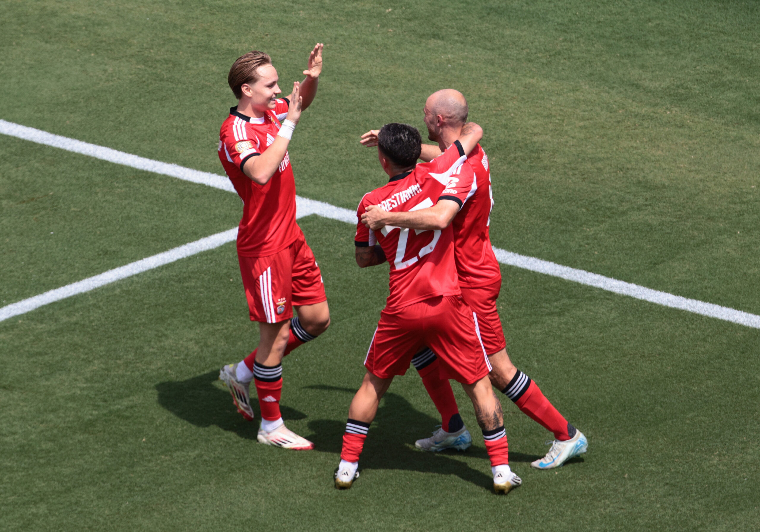 Benfica, con un solitario gol de Andreas Schjelderup, sorprendió 1-0 al Bayern Munich en la última jornada del Grupo C del Mundial de Clubes 2025, resultado que le permite avanzar como primero del s