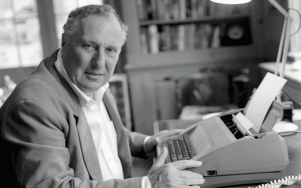 Fallece el escritor británico Frederick Forsyth a los 86 años | Video Fallece el escritor británico Frederick Forsyth a los 86 años | Video