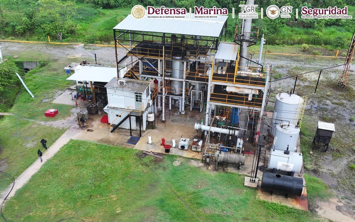 Aseguran en Veracruz refinería 'pirata' para procesar huachicol y obtener diésel Aseguran en Veracruz refinería 'pirata' para procesar huachicol y obtener diésel