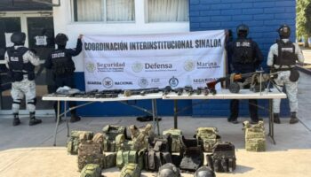 Rescatan a 3 personas, detienen a 2 y aseguran armamento en Sinaloa