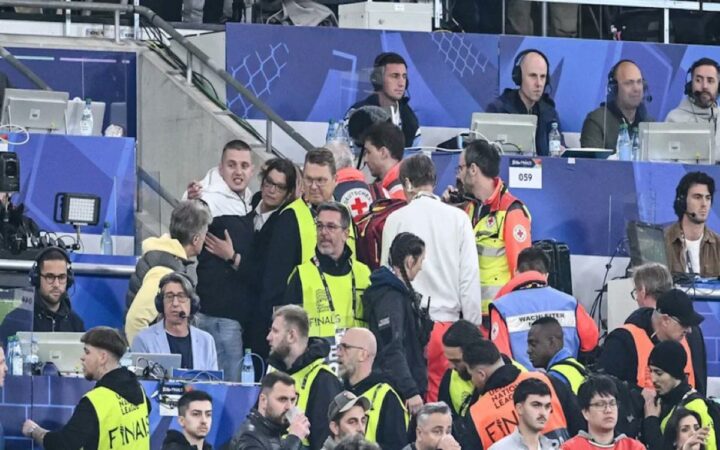 Muere aficionado al caer de una grada en la Allianz Arena de Múnich | Video Muere aficionado al caer de una grada en la Allianz Arena de Múnich | Video