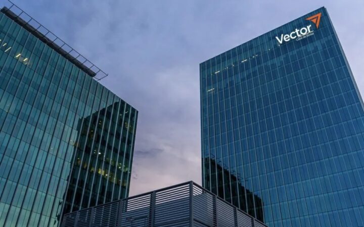 CNBV también decreta intervención gerencial temporal de Vector de Alfonso Romo