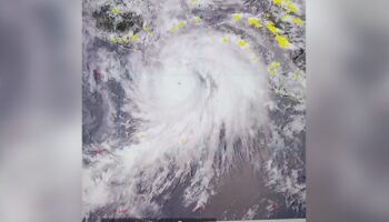 'Erick' se intensifica y ya es huracán categoría 3; está frente a Oaxaca y Guerrero