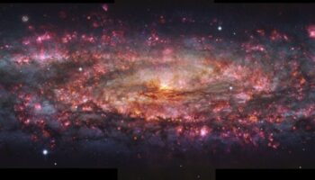 Una galaxia de mil colores es capturada a gran detalle