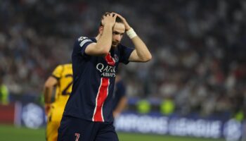 Atracan a Kvaratskhelia durante sus vacaciones en Cannes