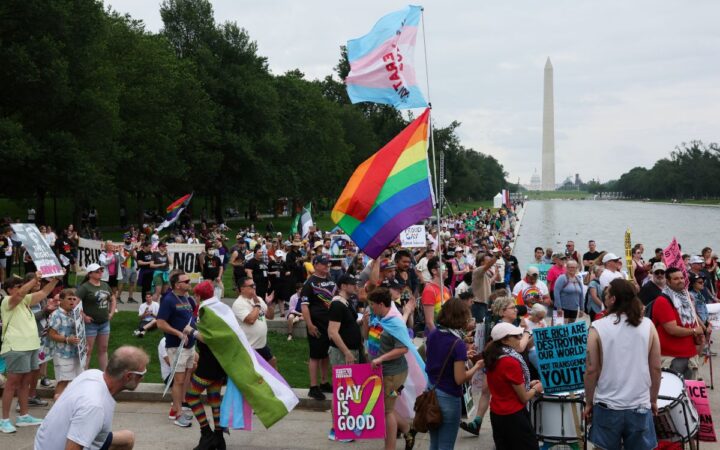 Con rabia y humor marcha del Orgullo LGBTQ+ apunta a Trump en Washington Con rabia y humor marcha del Orgullo LGBTQ+ apunta a Trump en Washington