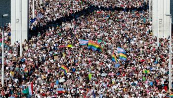 Advertencias del gobierno no frenan el Orgullo LGBT+: Participación récord en marchan de Budapest | Galería
