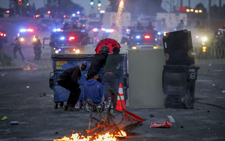 Los Ángeles: Trump aplaude a la Guardia Nacional y prohíbe usar máscaras en las protestas Los Ángeles: Trump aplaude a la Guardia Nacional y prohíbe usar máscaras en las protestas
