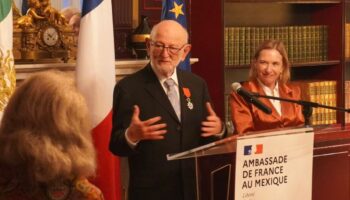 Entregan 'Legión de Honor' al ex rector de UNAM, José Sarukhán, por su labor en favor de la naturaleza