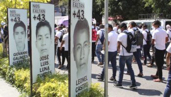 SCJN ordena a la FGR publicar expediente del caso Ayotzinapa