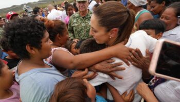 Sheinbaum visita a afectados por 'Erick' en Oaxaca