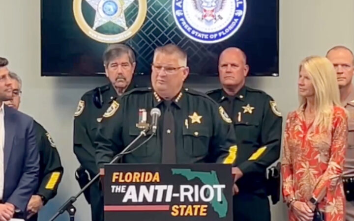 Sheriff amenaza a manifestantes violentos: ‘te mataremos’ Sheriff amenaza a manifestantes violentos: ‘te mataremos’