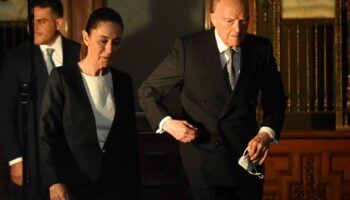 Sheinbaum se rehusa a confirmar o descartar renuncia de Gertz a la FGR