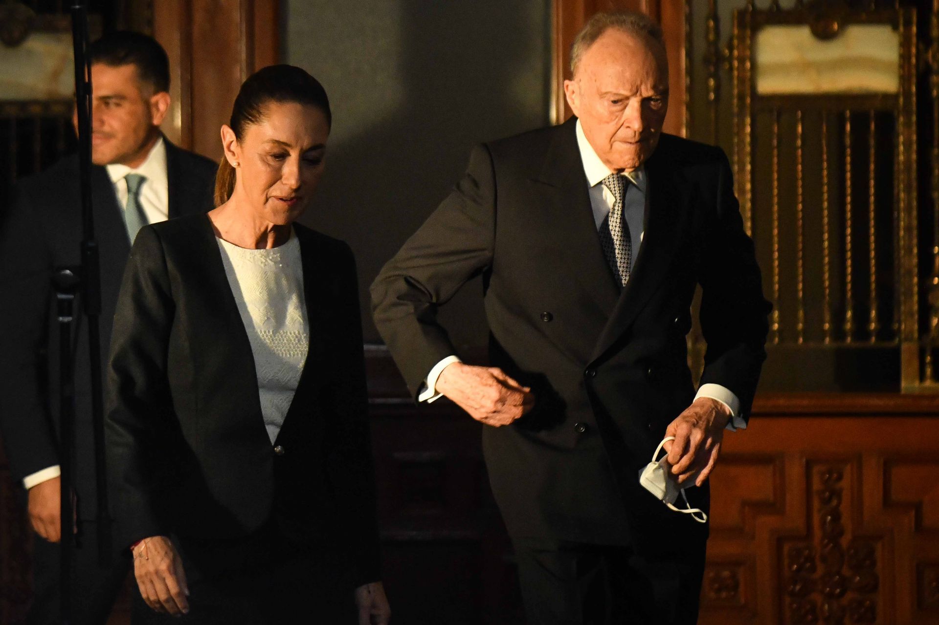 Sheinbaum se rehusa a confirmar o descartar renuncia de Gertz a la FGR Sheinbaum se rehusa a confirmar o descartar renuncia de Gertz a la FGR